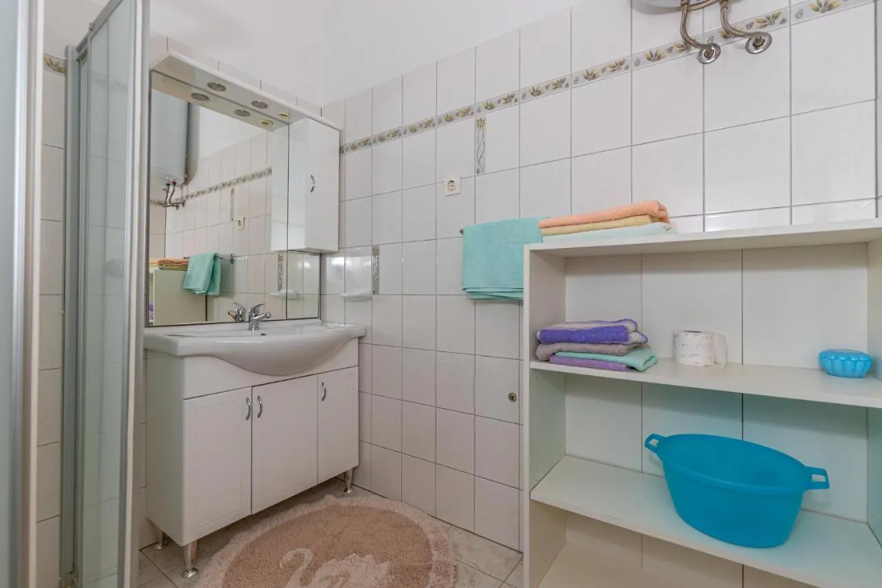 Apartments In Dramalj 41601