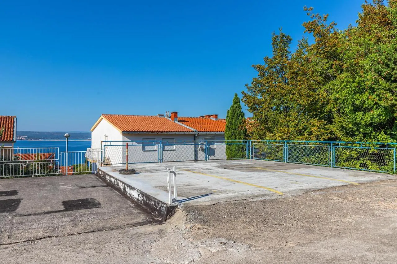 Apartments In Dramalj 41601